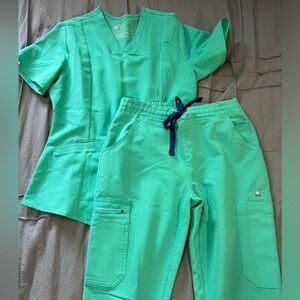 Figs surgical green scrub set